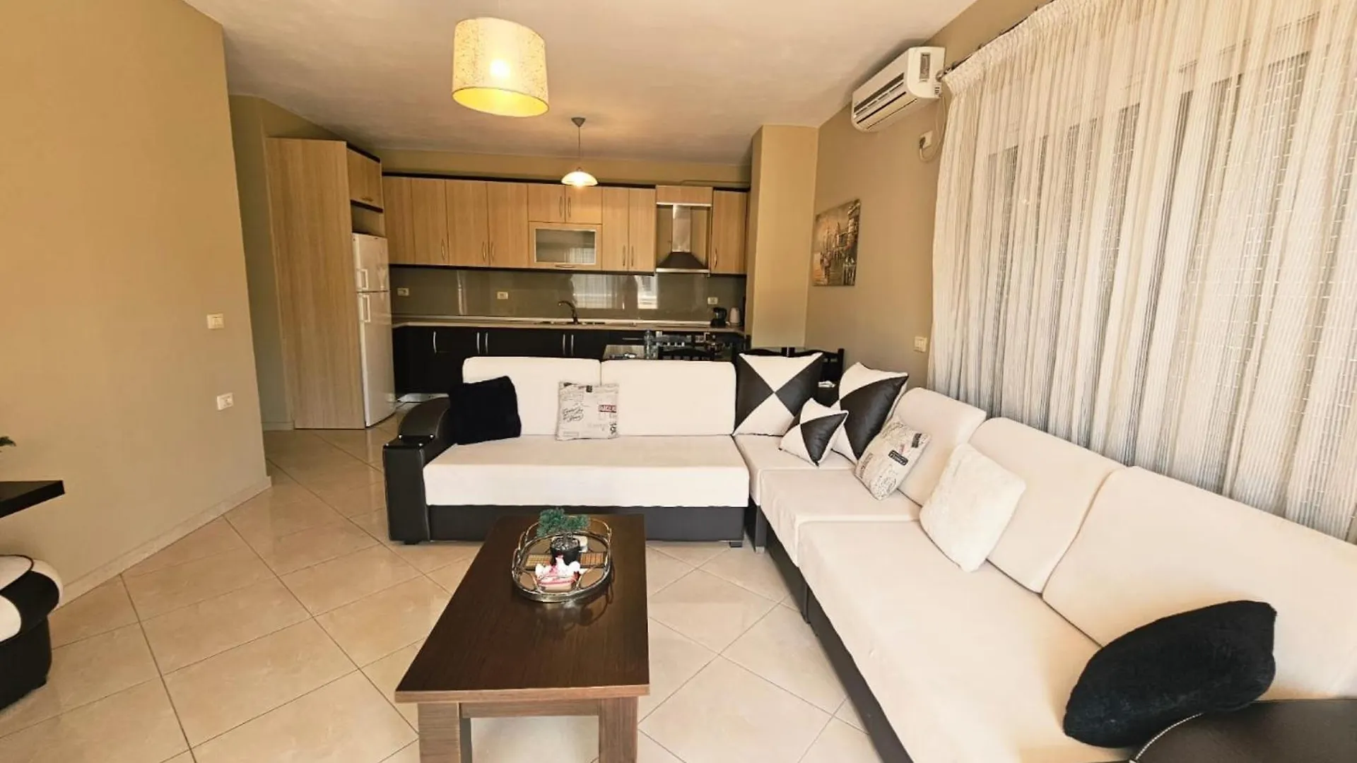 Sion Sarande Apartments