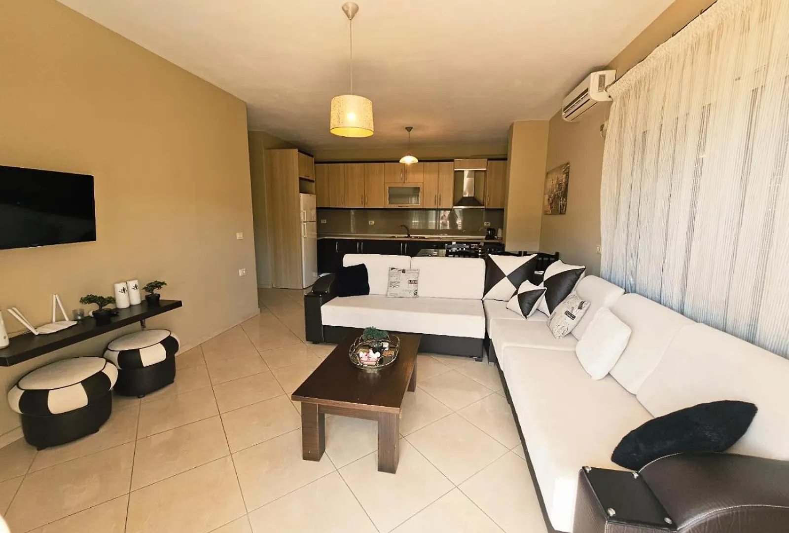 Sion Sarande Apartments