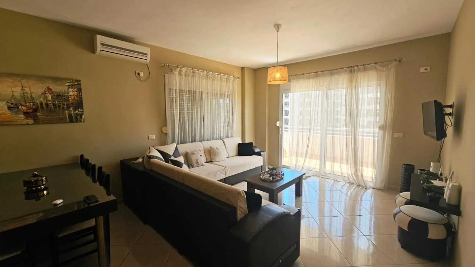 Sion Sarande Apartments
